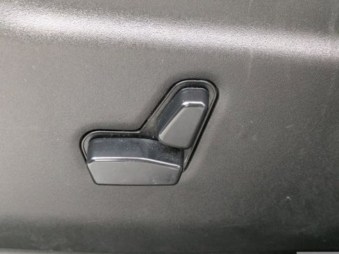 Used 2020 Jeep Grand Cherokee Overland image 18