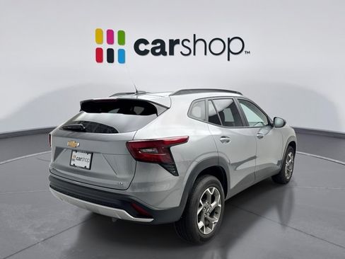 Used 2026 Chevrolet Trax LT FWD image 5