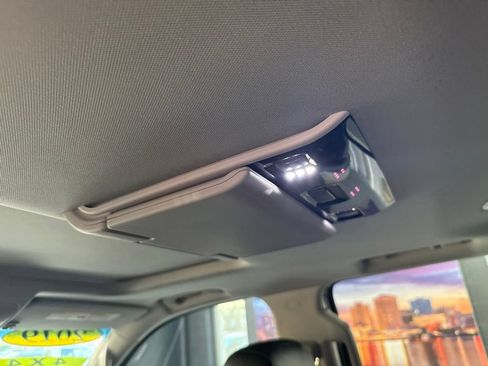 Used 2019 Chevrolet Tahoe Premier AWD/4WD image 13
