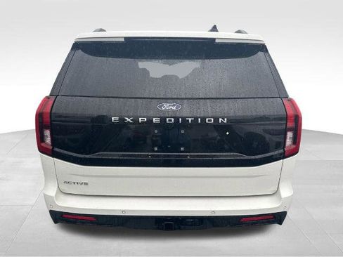 Certified 2025 Ford Expedition Active AWD/4WD image 5