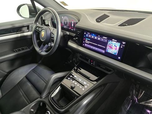 Used 2024 Porsche Cayenne image 10