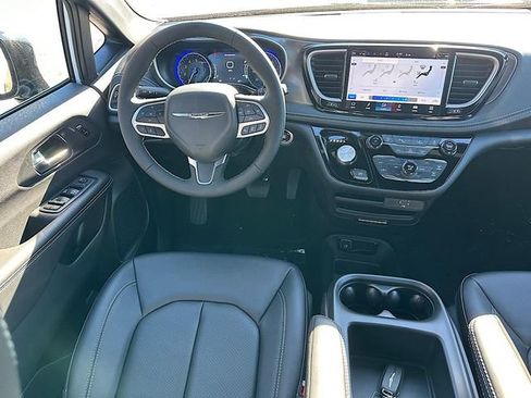 New 2026 Chrysler Pacifica Select image 20