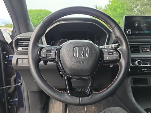 Used 2023 Honda Pilot Sport image 13
