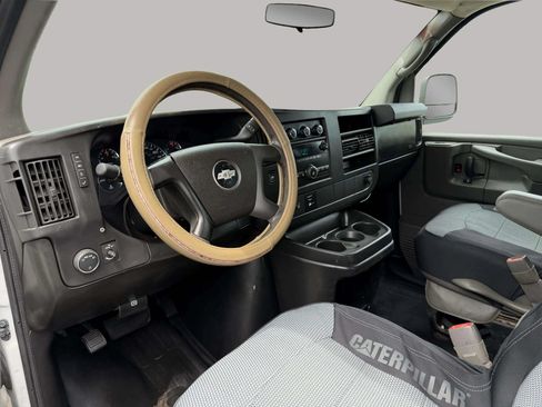 Used 2014 Chevrolet Express 2500 RWD image 19