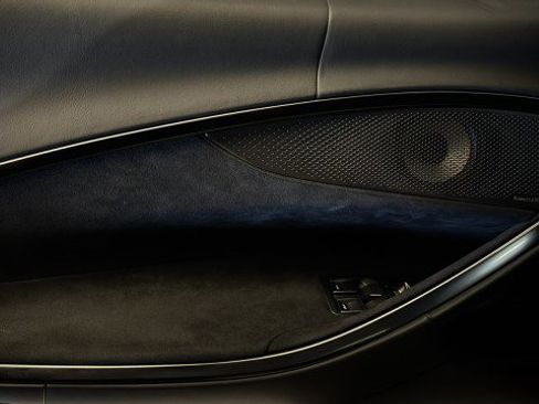 Used 2025 McLaren Artura RWD image 8