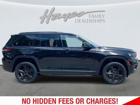 Used 2024 Jeep Grand Cherokee Altitude AWD/4WD image 2