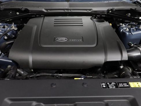 New 2025 Land Rover Defender 110 S image 25