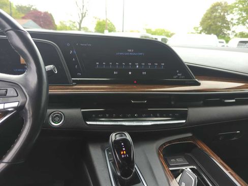 Used 2022 Cadillac Escalade Luxury AWD/4WD image 21
