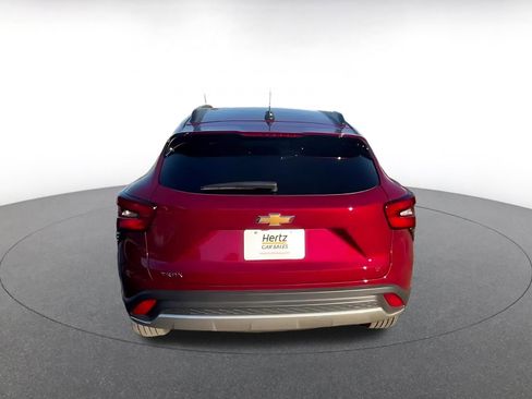 Used 2025 Chevrolet Trax LT w/ LT Convenience Package image 11