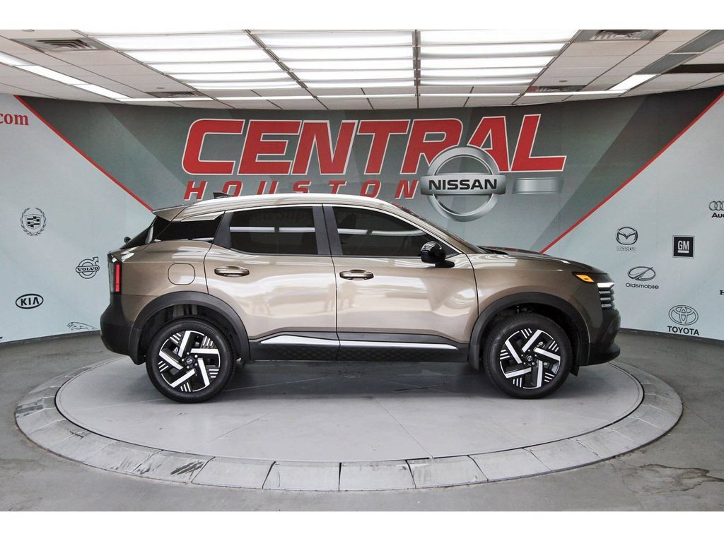Used 2026 Nissan Kicks SV FWD image 5