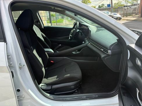 Used 2024 Hyundai Elantra SEL FWD image 13