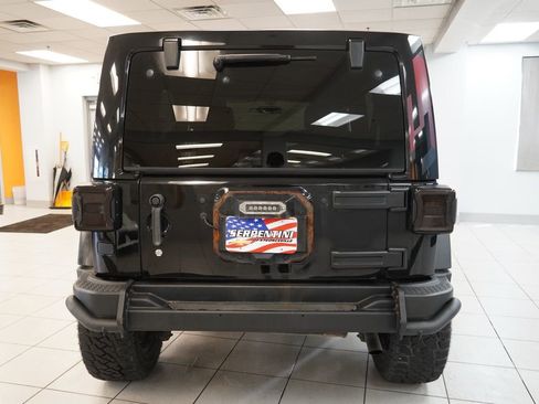 Used 2017 Jeep Wrangler Unlimited Sahara AWD/4WD image 8