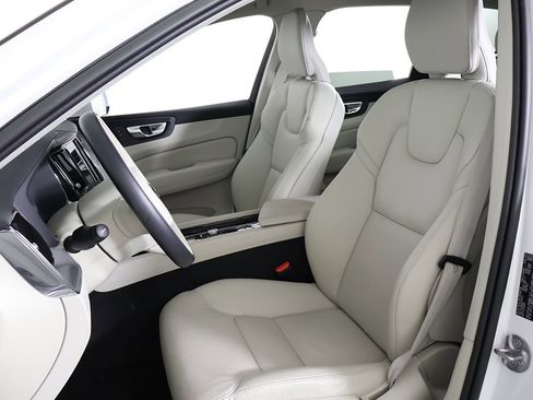 Used 2023 Volvo XC60 B5 Core w/ Climate Package image 31