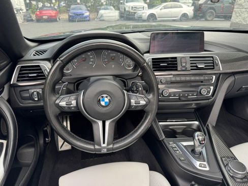 Used 2018 BMW M4 Convertible RWD image 20