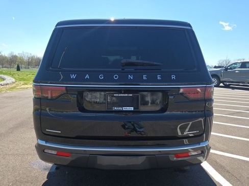 Used 2022 Jeep Wagoneer Series III w/ Premium Group I AWD/4WD image 10