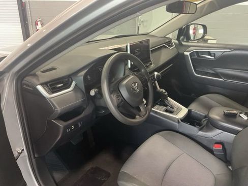 Used 2025 Toyota RAV4 XLE AWD/4WD image 9