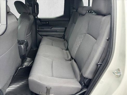 Certified 2024 Toyota Tacoma SR5 AWD/4WD image 17