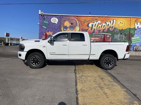 Used 2025 RAM 2500 Limited AWD/4WD image 2
