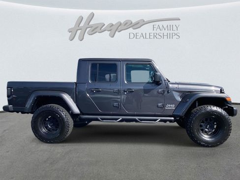 Certified 2022 Jeep Gladiator Overland w/ LED Lighting Group image 2