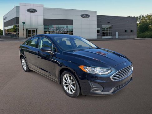 Certified 2020 Ford Fusion SE FWD image 2