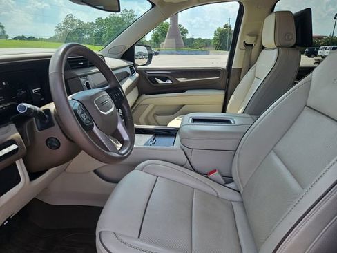 Used 2023 GMC Yukon XL Denali AWD/4WD image 9