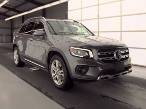 Used 2020 Mercedes-Benz GLB 250 w/ Premium Package image 2