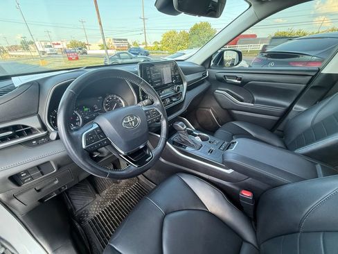 Used 2021 Toyota Highlander XLE FWD image 14