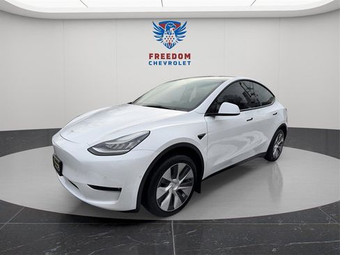 Used 2021 Tesla Model Y Long Range image 2