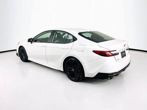 Used 2025 Toyota Camry SE image 5