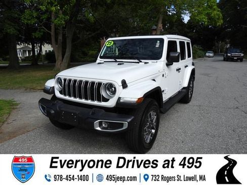 Used 2025 Jeep Wrangler Unlimited Sahara AWD/4WD image 1