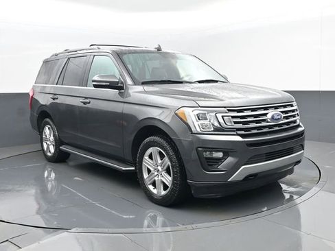 Used 2019 Ford Expedition XLT w/ Equipment Group 202A image 3