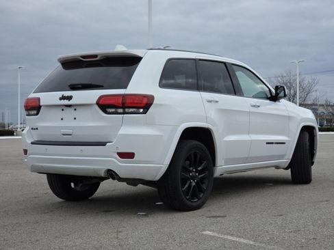 Used 2019 Jeep Grand Cherokee Altitude image 17