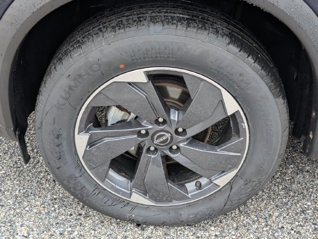 Used 2024 Nissan Rogue SV FWD image 10