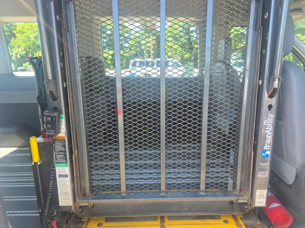 Used 2018 Ford Transit 350 XL RWD image 9