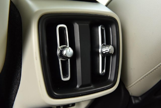 Used 2022 Volvo XC40 T5 Inscription w/ Climate Package AWD/4WD image 26