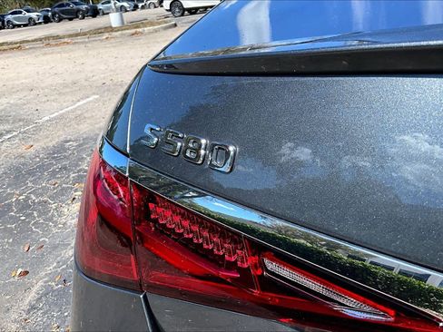 Used 2023 Mercedes-Benz S 580 4MATIC Sedan image 9