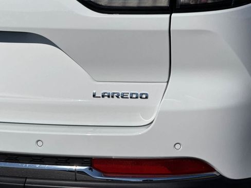 Used 2024 Jeep Grand Cherokee Laredo X AWD/4WD image 33