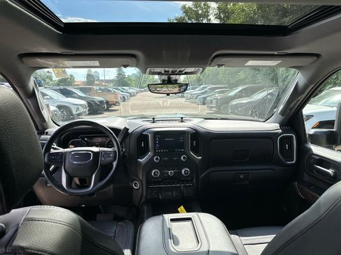 Used 2022 GMC Sierra 3500 Denali w/ Denali Black Diamond Edition AWD/4WD image 7