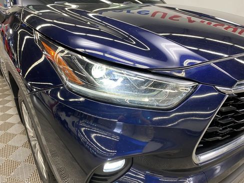 Used 2022 Toyota Highlander Platinum image 3