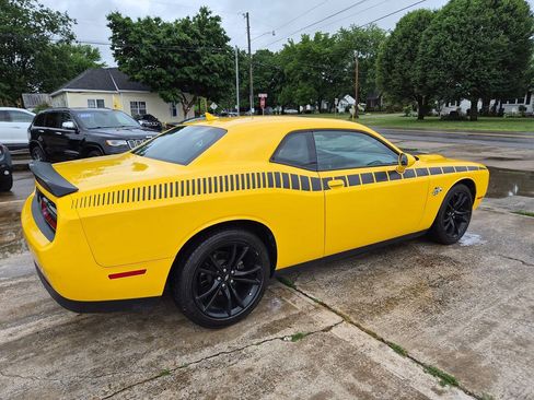 Used 2017 Dodge Challenger SXT Plus RWD image 6