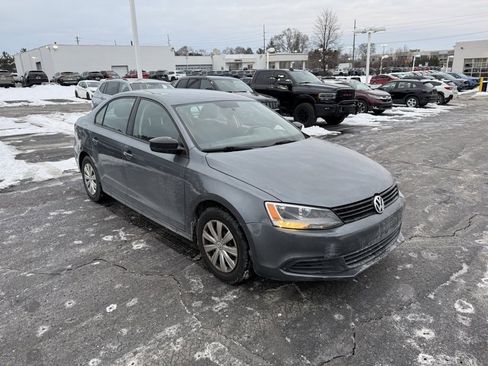Used 2014 Volkswagen Jetta S image 4