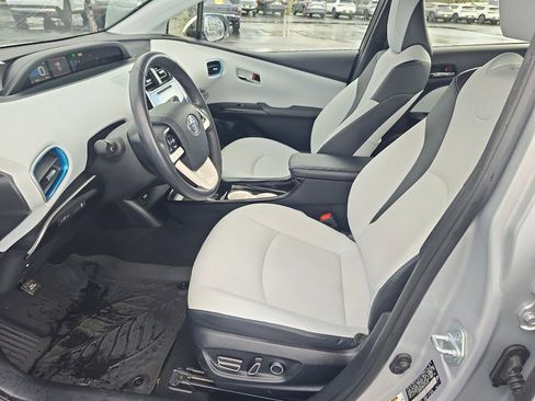 Used 2016 Toyota Prius Four image 15