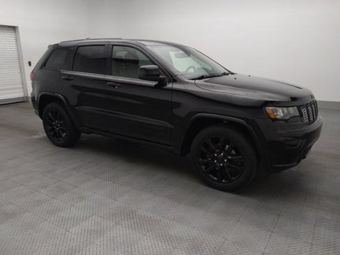 Used 2018 Jeep Grand Cherokee Altitude RWD image 11