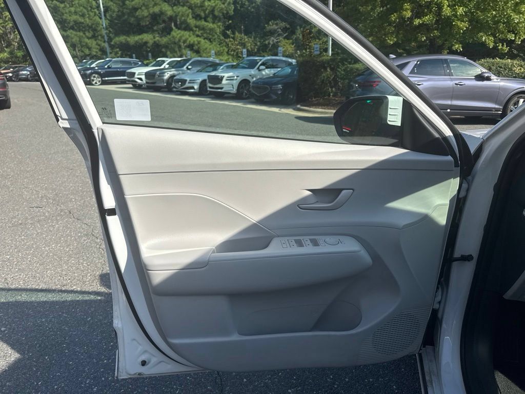 Used 2024 Hyundai Kona SEL FWD image 6