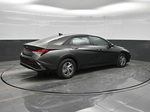 New 2026 Hyundai Elantra SE FWD image 8