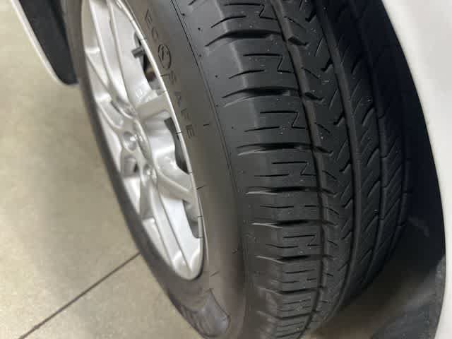 Used 2025 Chrysler Pacifica Select FWD image 29