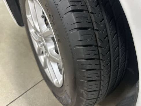 Used 2025 Chrysler Pacifica Select FWD image 29