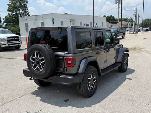 New 2026 Jeep Wrangler Unlimited Sahara AWD/4WD image 6