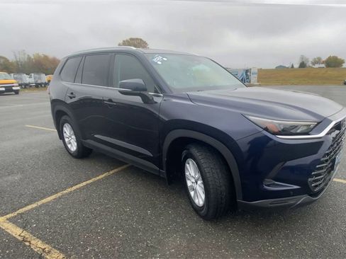 Used 2024 Toyota Grand Highlander XLE image 2