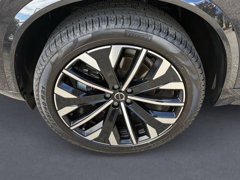 Certified 2025 Volvo XC90 B6 Plus image 7